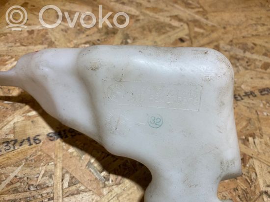 BMW 5 E39 Windshield washer fluid reservoir/tank 61668361443