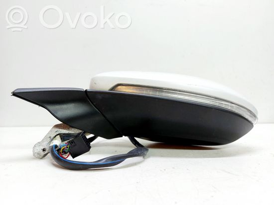 Volkswagen Golf VII Front door electric wing mirror