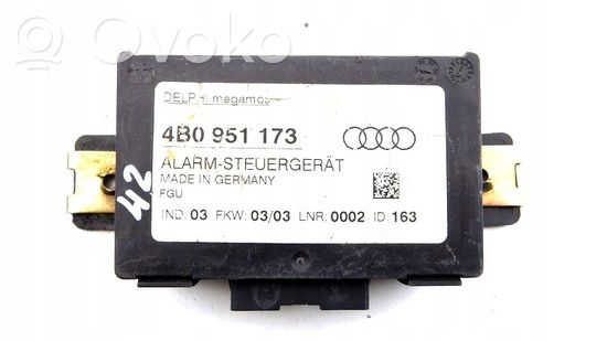 Audi A4 S4 B5 8D Alarm control unit/module 4B0951173
