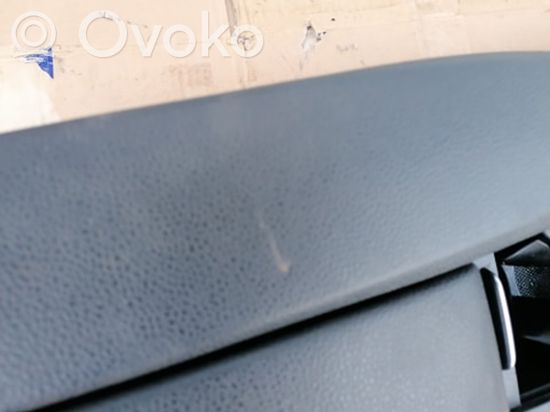 Mercedes-Benz C W204 Center console