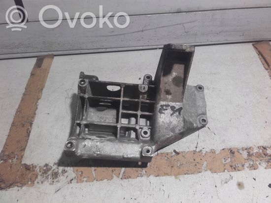 BMW 8 E31 Engine mounting bracket 1702638