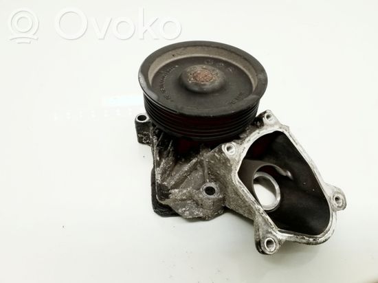 BMW 3 E46 Water pump 7790275 4090780