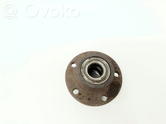 Volkswagen Golf V Rear wheel hub