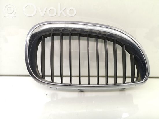 BMW 5 E60 E61 Front bumper upper radiator grill 7027062 51137027062
