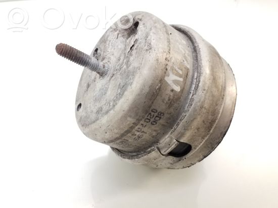 Volkswagen PASSAT B5.5 Engine mount bracket 8D0199379AE