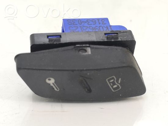 Volkswagen Golf V Central locking switch button 1K0962125