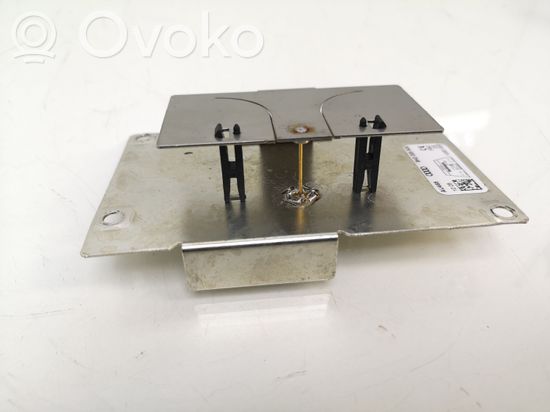 Audi A4 S4 B6 8E 8H Aerial antenna amplifier 8H0035503