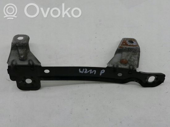 Mercedes-Benz E W211 Fender mounting bracket