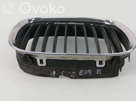 BMW 5 E39 Front grill 8159312