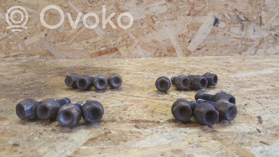 BMW 5 E60 E61 Nuts/bolts