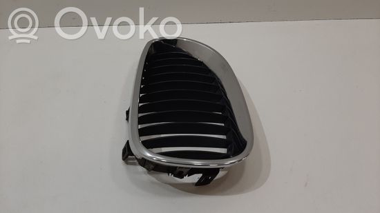 BMW 5 E60 E61 Front bumper upper radiator grill 7065701 51137065701