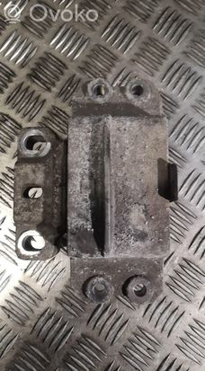 Volkswagen Golf V Engine mount bracket
