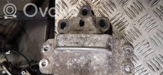 Volkswagen PASSAT B6 Engine mount bracket 3c0199555