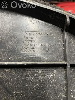 BMW 5 E60 E61 Trunk/boot side trim panel 7050367