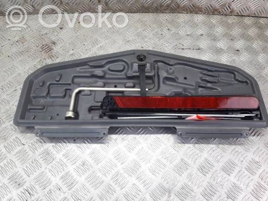 BMW 5 E39 Tool set 1180681