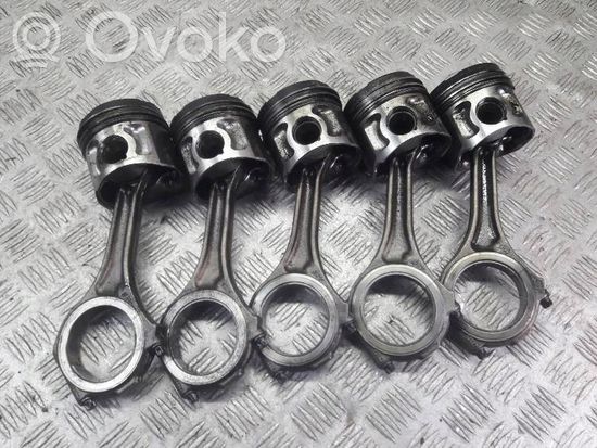 Volkswagen PASSAT B5 Piston