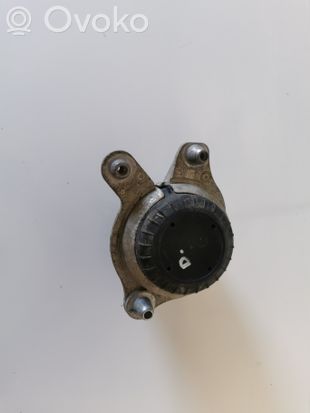 Mercedes-Benz C W205 Engine mount bracket