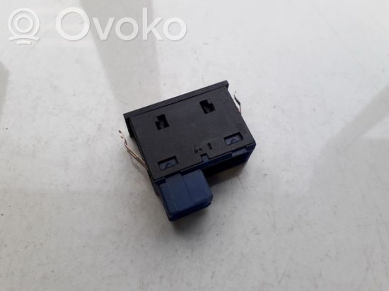 BMW 5 E39 Tailgate opening switch 61318365579 6131-8365579 61.31-8365579 61318365579 6131-8365579 61.31-8365579