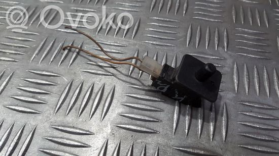 Mercedes-Benz C W202 Front door sensor coupe 2028202110 30010101 3001.0101 2028202110 30010101 3001.0101
