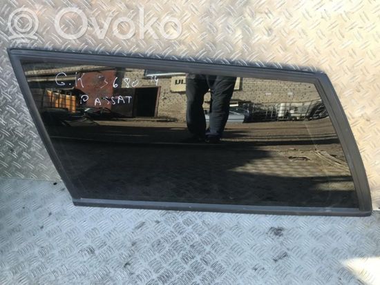 Volkswagen PASSAT B4 Rear side window/glass