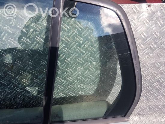 Volkswagen Golf V Rear vent window glass S S