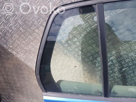 Volkswagen Golf V Rear vent window glass