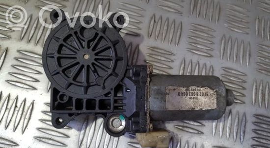 BMW 3 E46 Front door window regulator motor 0130821717 978061299 0130821717 978061299