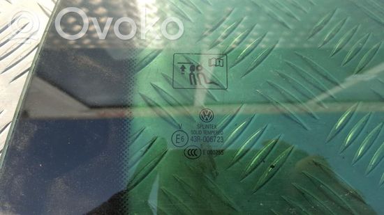 Volkswagen Golf V Rear vent window glass