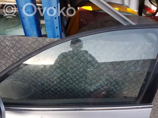 Volkswagen PASSAT B5.5 Front door window glass four-door