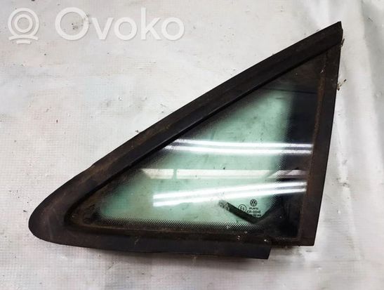 Volkswagen Touran I Front triangle window/glass