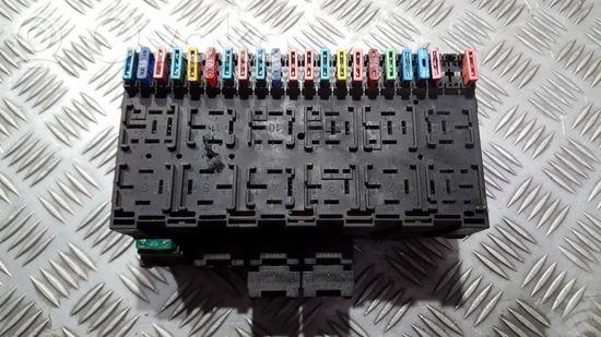 Volkswagen PASSAT B3 Fuse box set 357937039 357937039