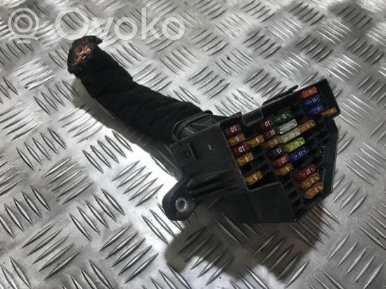 Volkswagen Golf V Fuse box set 241003 00438 241003 00438