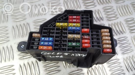 Volkswagen Golf V Fuse box set