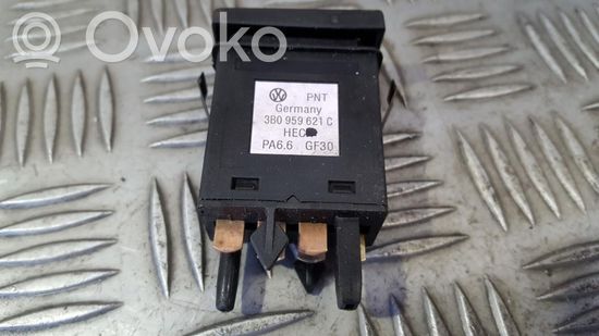 Volkswagen PASSAT B5 Windscreen/window heater switch 3B0959621C PA6.6GF30 3B0959621C PA6.6GF30