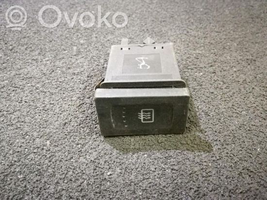 Volkswagen PASSAT B5 Windscreen/window heater switch