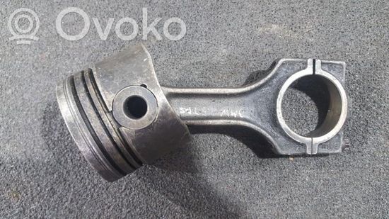 BMW 5 E39 Piston