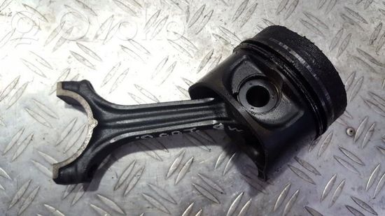 Mercedes-Benz E W124 Piston
