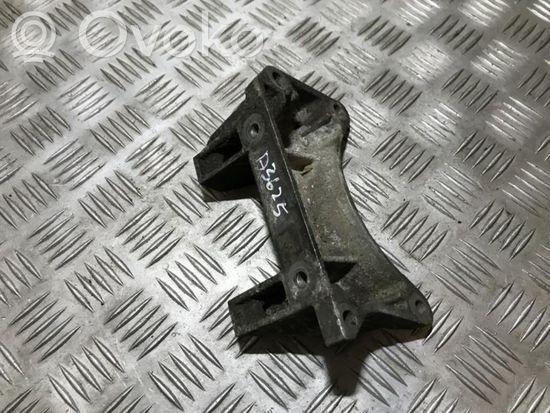 Mercedes-Benz C W203 Engine mounting bracket