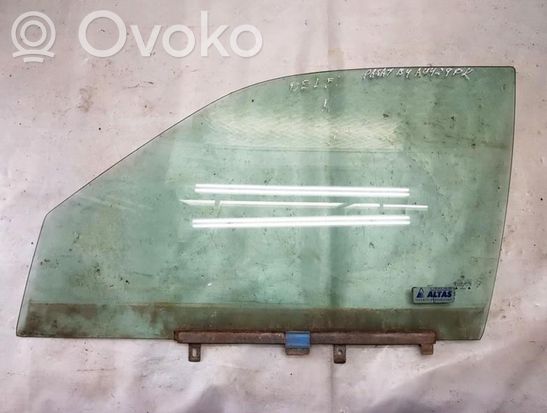 Volkswagen PASSAT B4 Front door window glass four-door