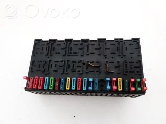 Volkswagen PASSAT B4 Fuse box set 357937039 357937039