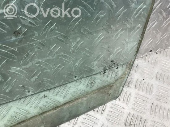 Volkswagen Golf III Front door window glass four-door