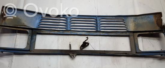 Mercedes-Benz 207 310 Front grill