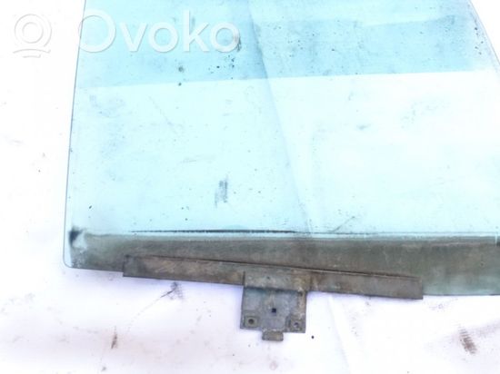 Volkswagen PASSAT B2 Front door window glass four-door