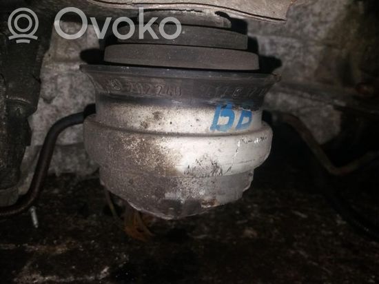 Mercedes-Benz C W203 Engine mount bracket 2022403417 2022403417