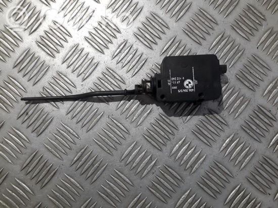 BMW 3 E46 Central locking motor 40620435 67.11-8872240 40620435 67.11-8872240