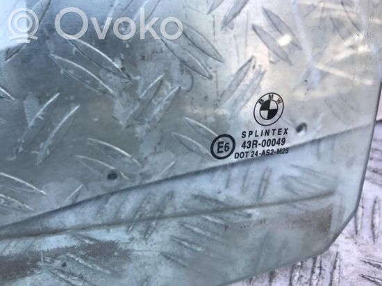 BMW 5 E39 Rear door window glass
