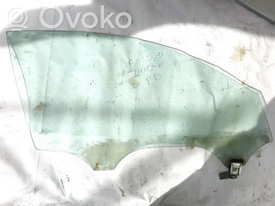 Volkswagen PASSAT B5 Front door window glass four-door