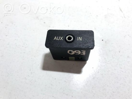 BMW 5 E60 E61 USB socket connector 61316986791 61.31-6986791 61.31-6986791-01 61316986791 61.31-6986791 61.31-6986791-01