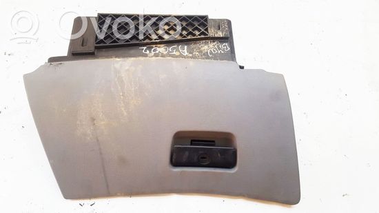 BMW 5 E39 Glove box