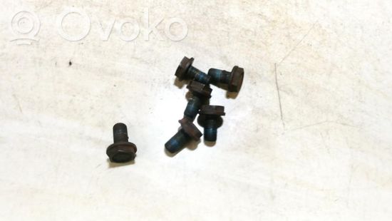 Volkswagen PASSAT B4 Nuts/bolts